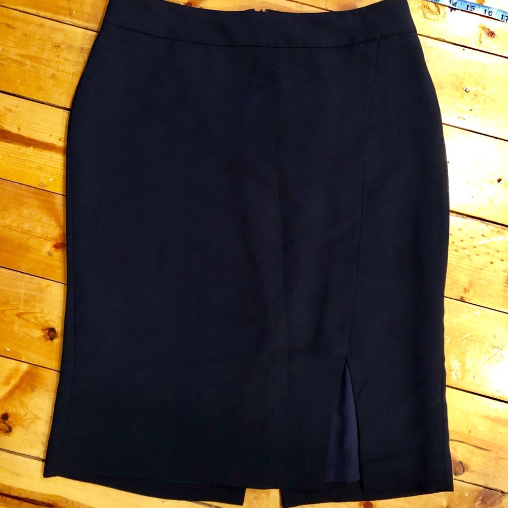 🎉 4 FOR $20 🎉 WORN ONCE! Talbots Navy Skirt